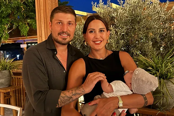 Survivor platformunun unutulmaz isimlerinden Sahra Işık, İdris Aybirdi ile olan 7 yıllık evliliğini geçtiğimiz aylarda tek celsede noktalamıştı.