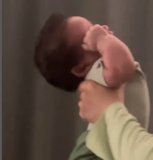 Ceylan ve kızı Melodi, minik Lucas'ın hayatlarına kattığı mutluluğu sosyal medya üzerinden sevenleriyle paylaşmaya devam ediyor.