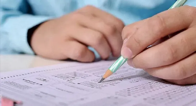 2026 AUZEF BÜTÜNLEME SINAVI NE ZAMAN? AUZEF final sınav sürecinin ardından dönemin son sınavı olan bütünleme (telafi) sınavının, 04 - 05 Temmuz 2026 tarihlerinde yapılması planlanıyor.