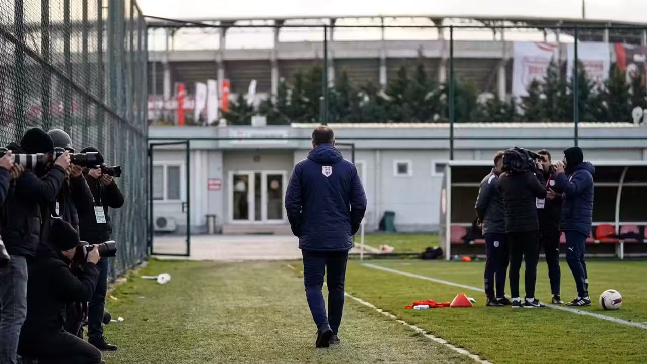 Pendikspor'da Teknik Direktör Sinan Kaloğlu ile Yollar Ayrıldı