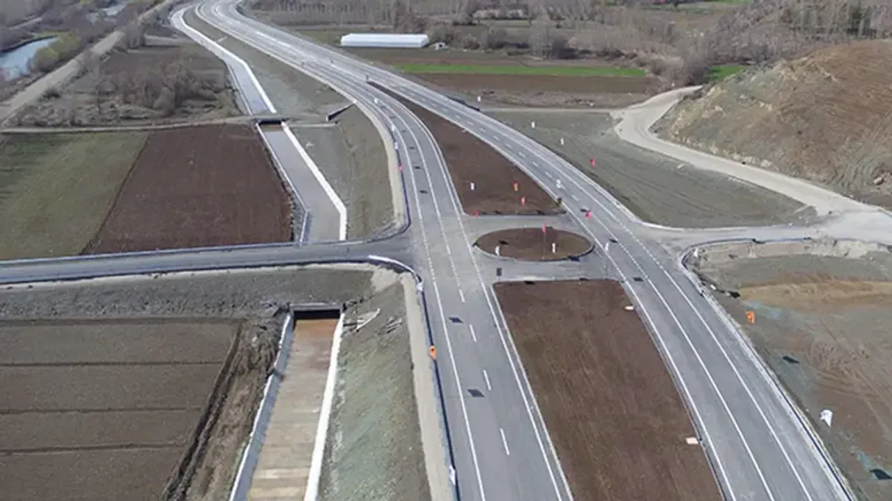 Tokat-Niksar Yolu 2027'de Tamamlanacak: Yolculuk Süresi 25 Dakikaya İniyor