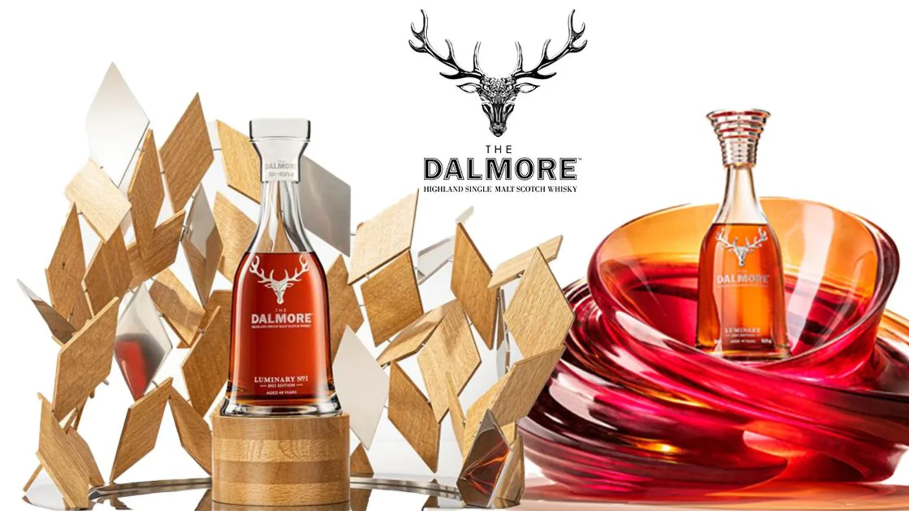 Sotheby's müzayedesinde sergilenen Dalmore Luminary No.2 viski şişeleri ve özel cam heykel ambalajı