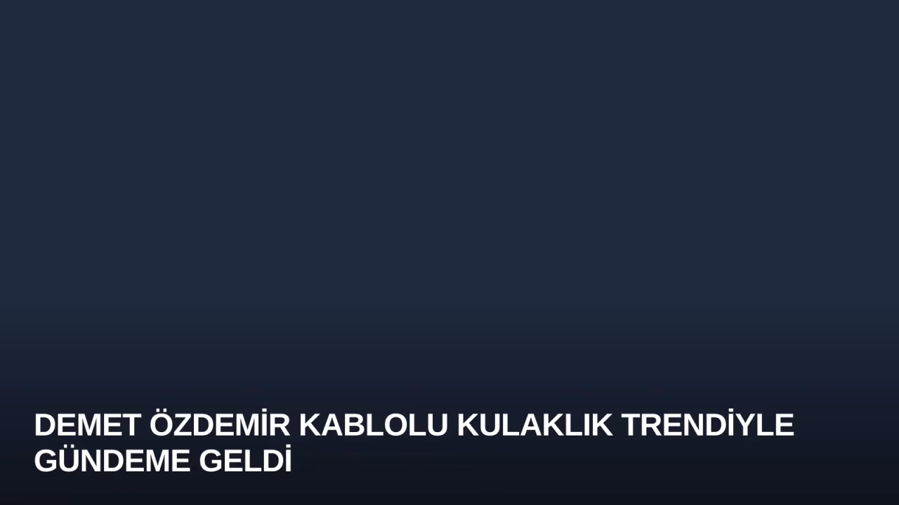 Demet Özdemir Kablolu Kulaklık Trendiyle Gündeme Geldi