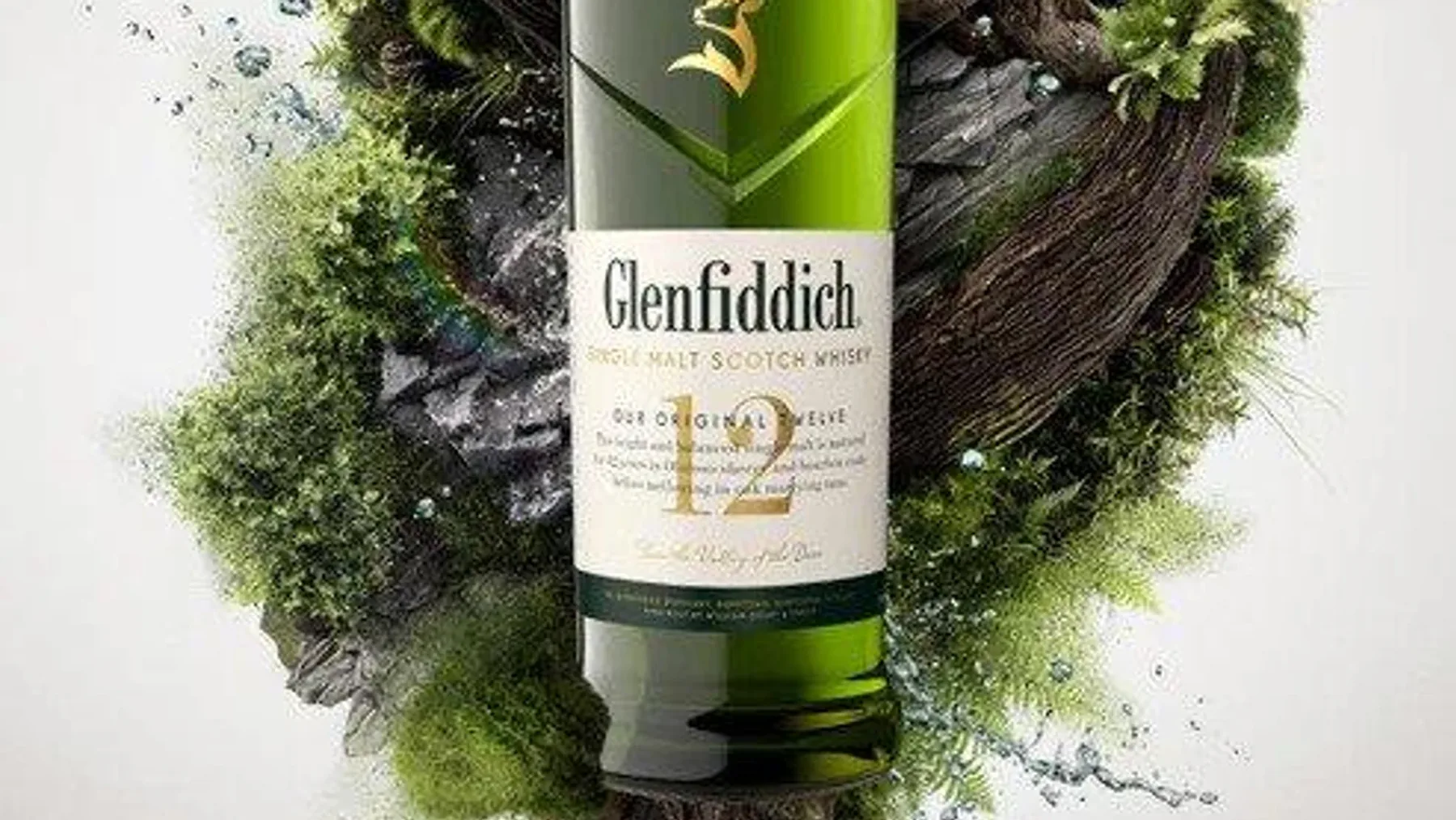 Dufftown'daki damıtımevinde meşe fıçılarda yıllandırılan altın sarısı tek malt viski ve yenilenen üçgen yeşil şişesi