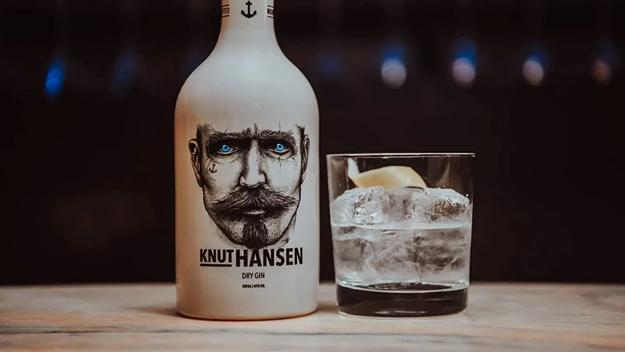 Efsanevi Denizcinin Mirası: Kil Şişede Hayat Bulan Knut Hansen Gin