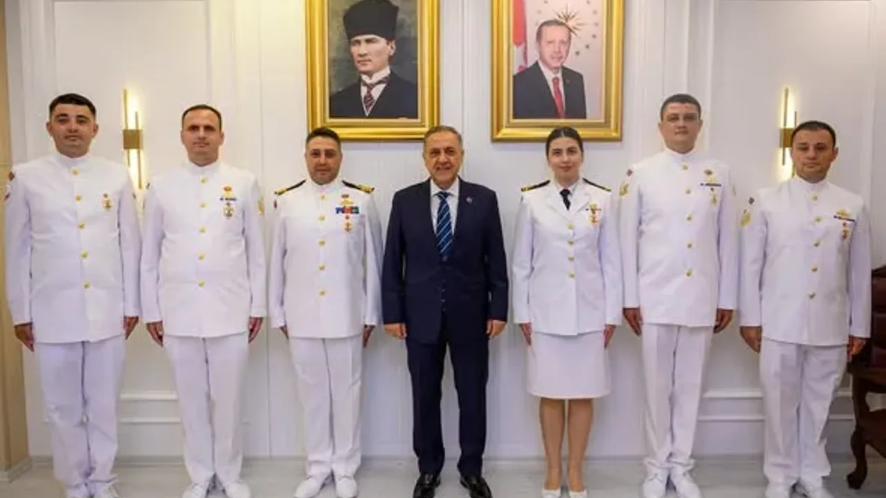 Sahil Güvenlik Heyetinden Vali Ahmet Hamdi Usta'ya Ziyaret