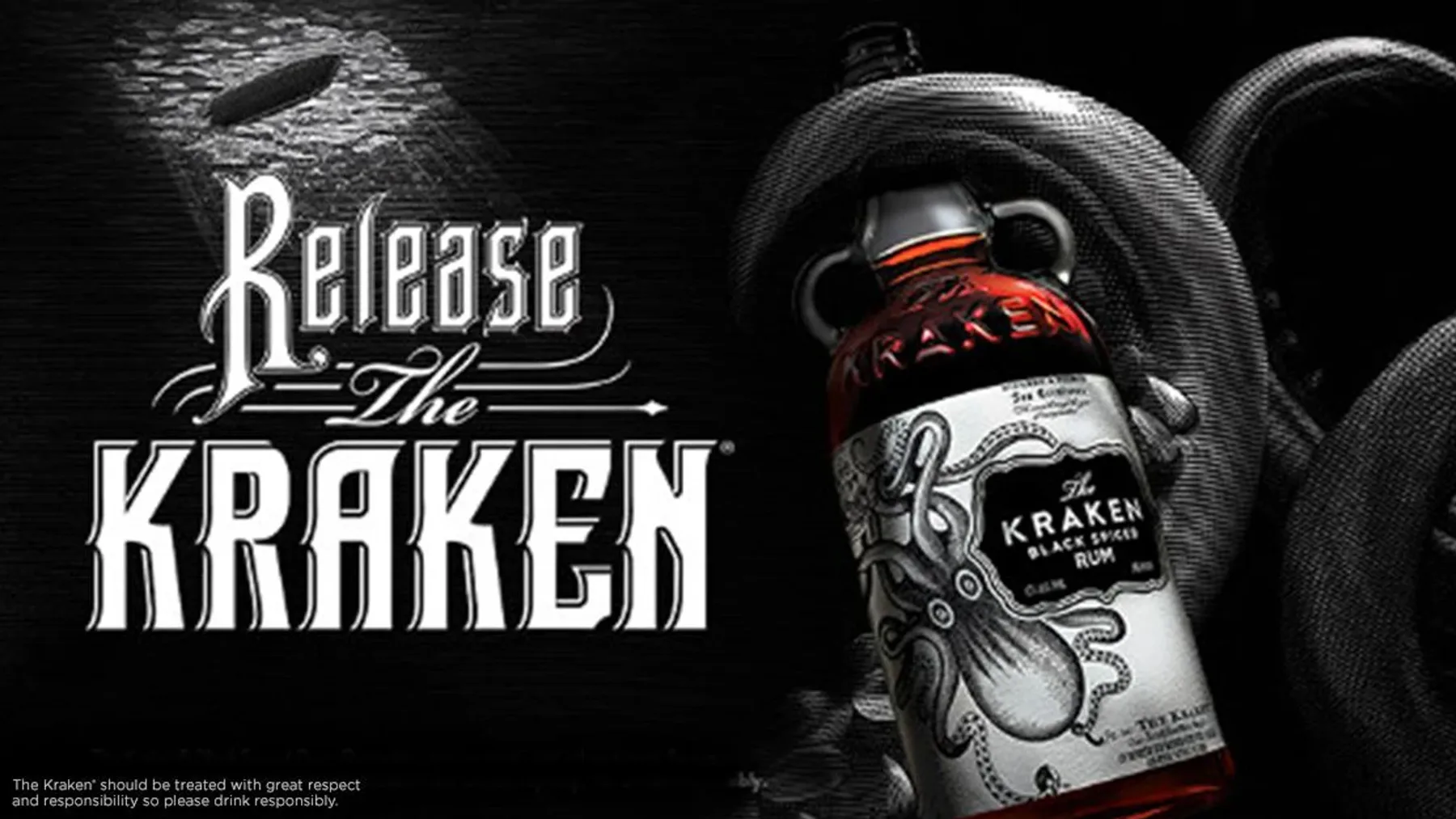 Siyah renkli ve çift kulplu tasarıma sahip Kraken rom şişesi
