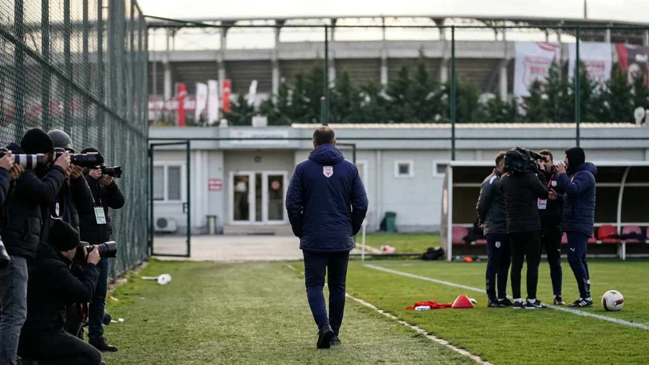 Pendikspor'da Teknik Direktör Sinan Kaloğlu ile Yollar Ayrıldı