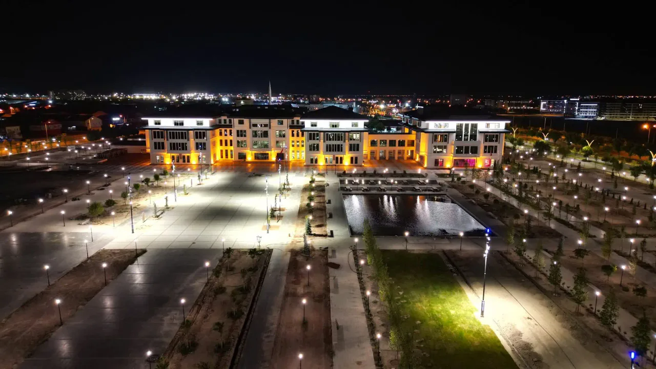 Aksaray Millet Bahçesi Işıklandırma Çalışmaları Tamamlandı
