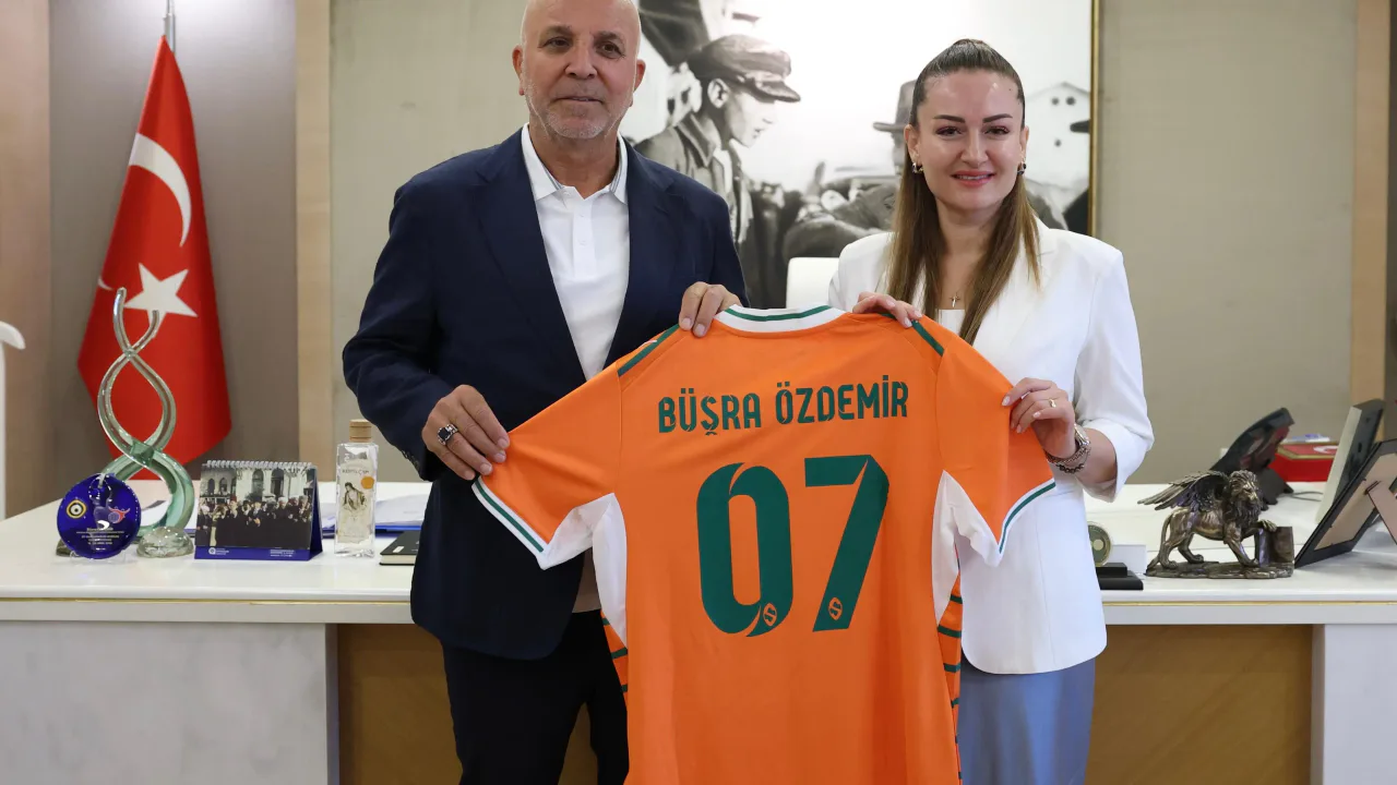 Büşra Özdemir Alanyaspor Yönetim Kurulunu Ağırladı