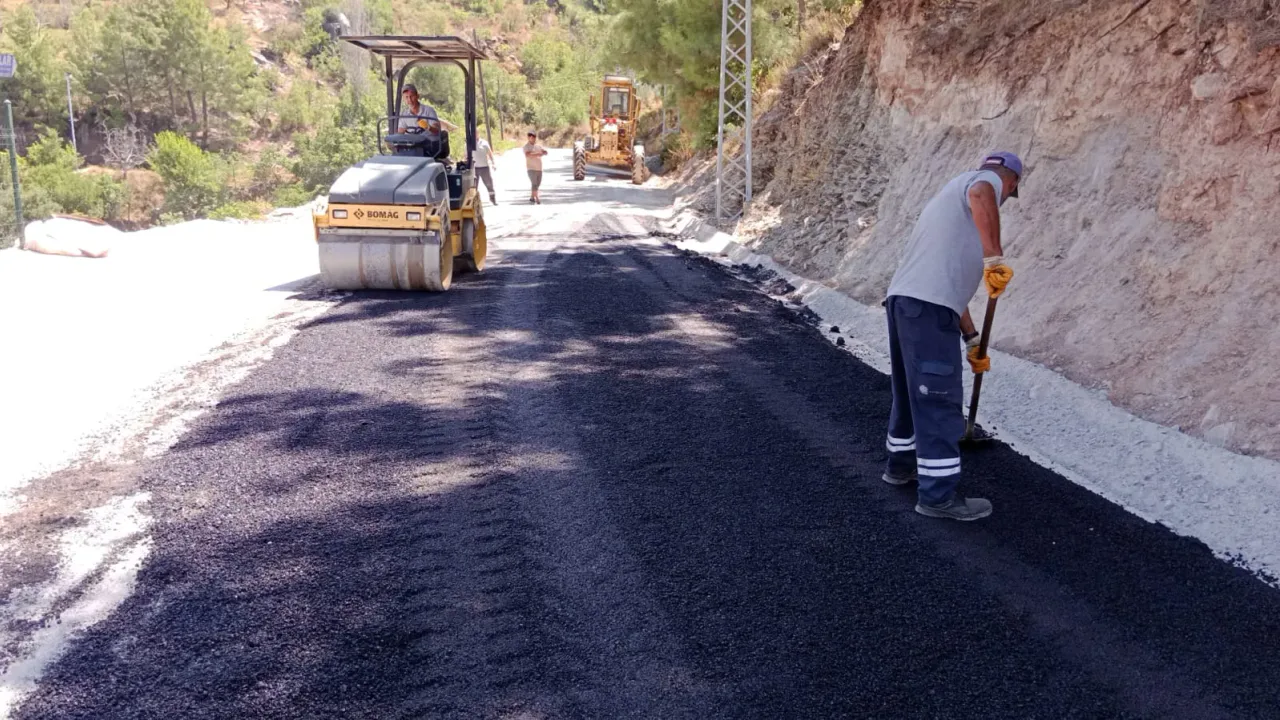 Antalya Büyükşehir'den Kırsalda Kapsamlı Yol Çalışması