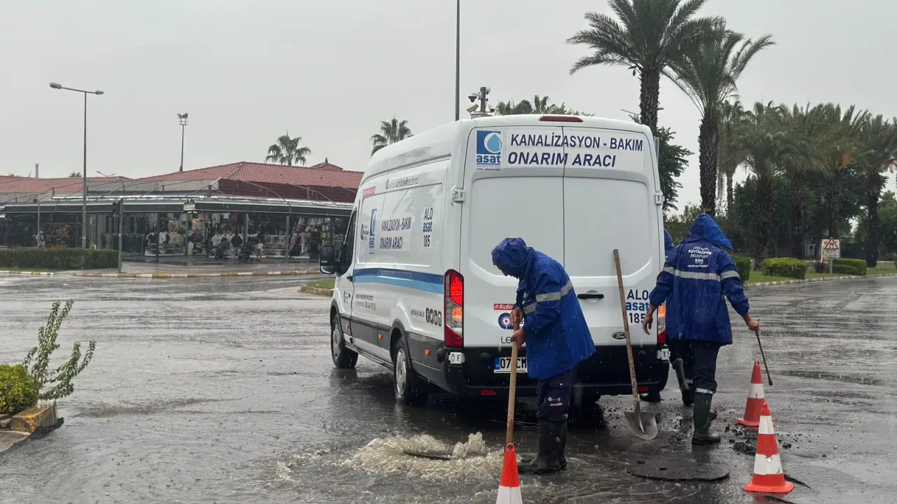 Antalya Büyükşehir Belediyesi Yağış Uyarısıyla Teyakkuzda
