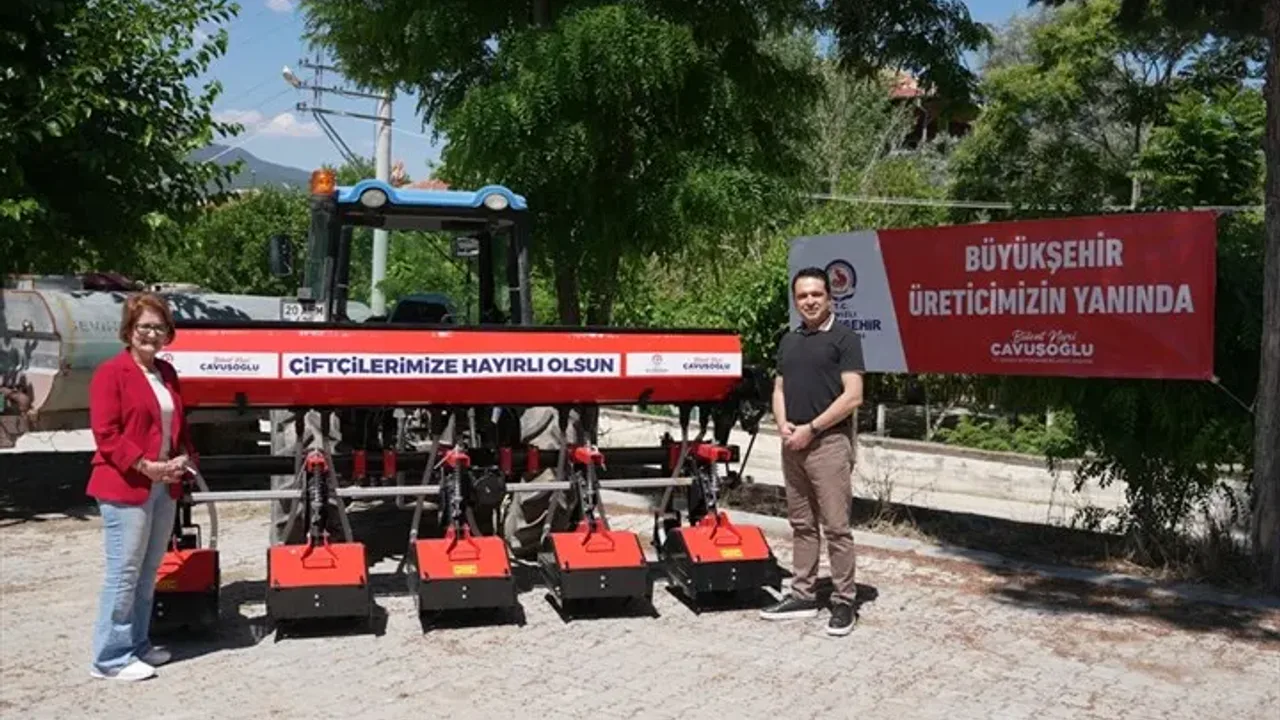 Denizli Büyükşehir Belediyesinden Çapa Makinesi Desteği