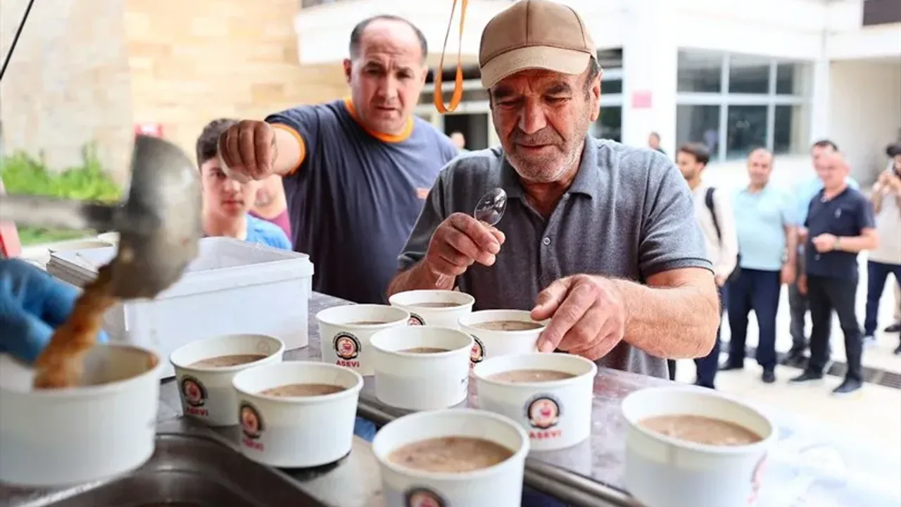 Denizli Büyükşehir Belediyesi'nden 10 Bin Kişilik Aşure Hayrı