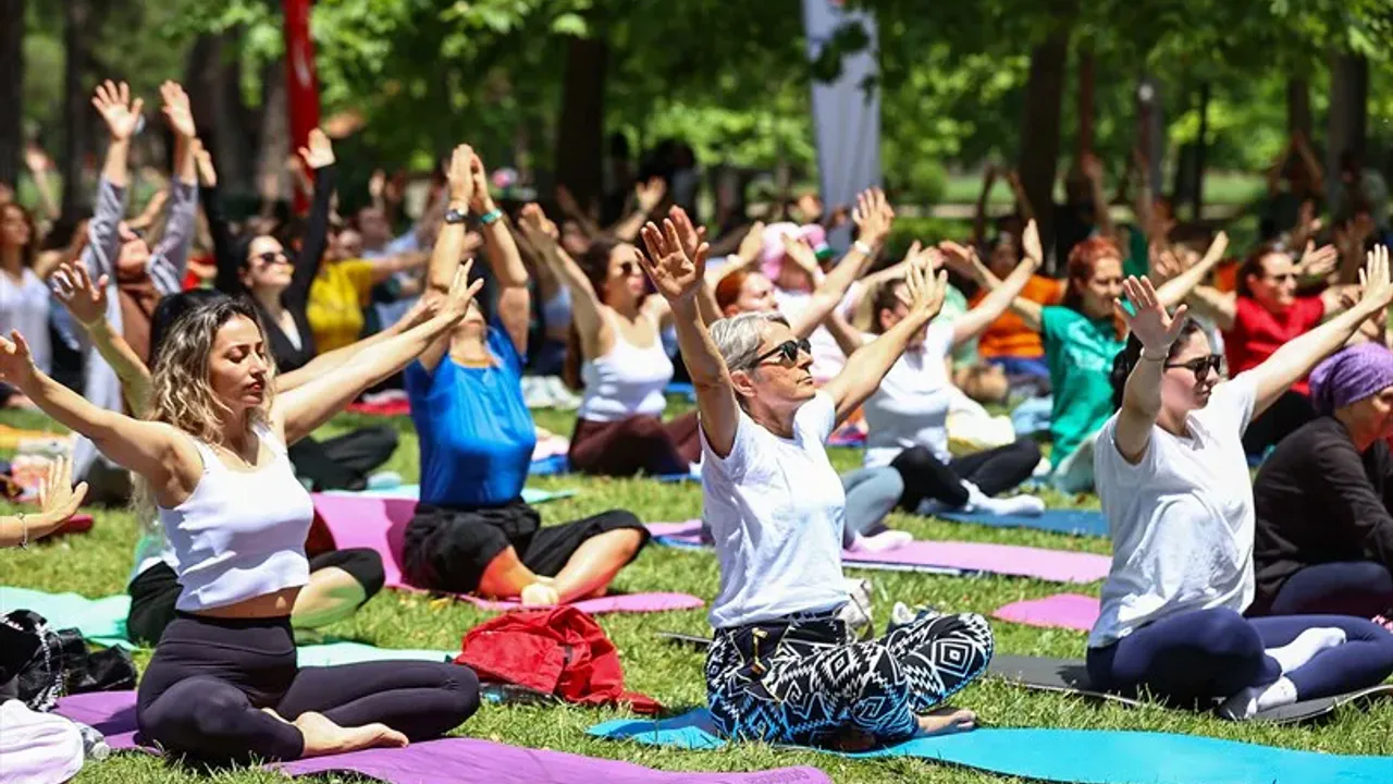 Denizli'de Dünya Yoga Günü Yoğun Katılımla Kutlandı
