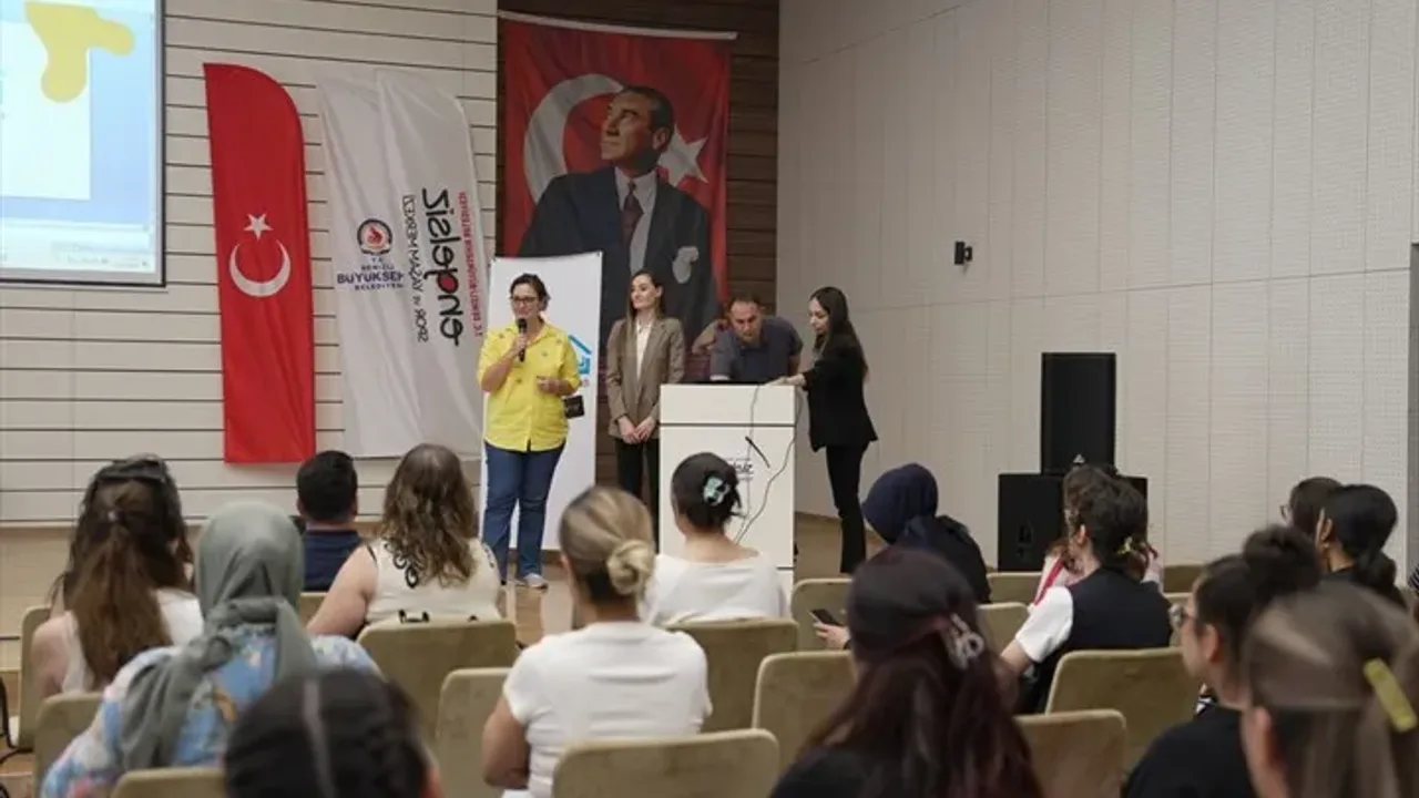 Denizli'de Kanserle Mücadele ve Farkındalık Semineri Düzenlendi