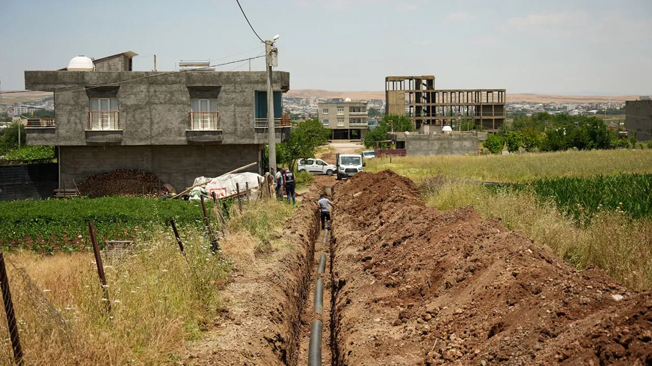 DİSKİ Bismil'de 10 Kilometrelik Kanalizasyon Hattı Döşüyor