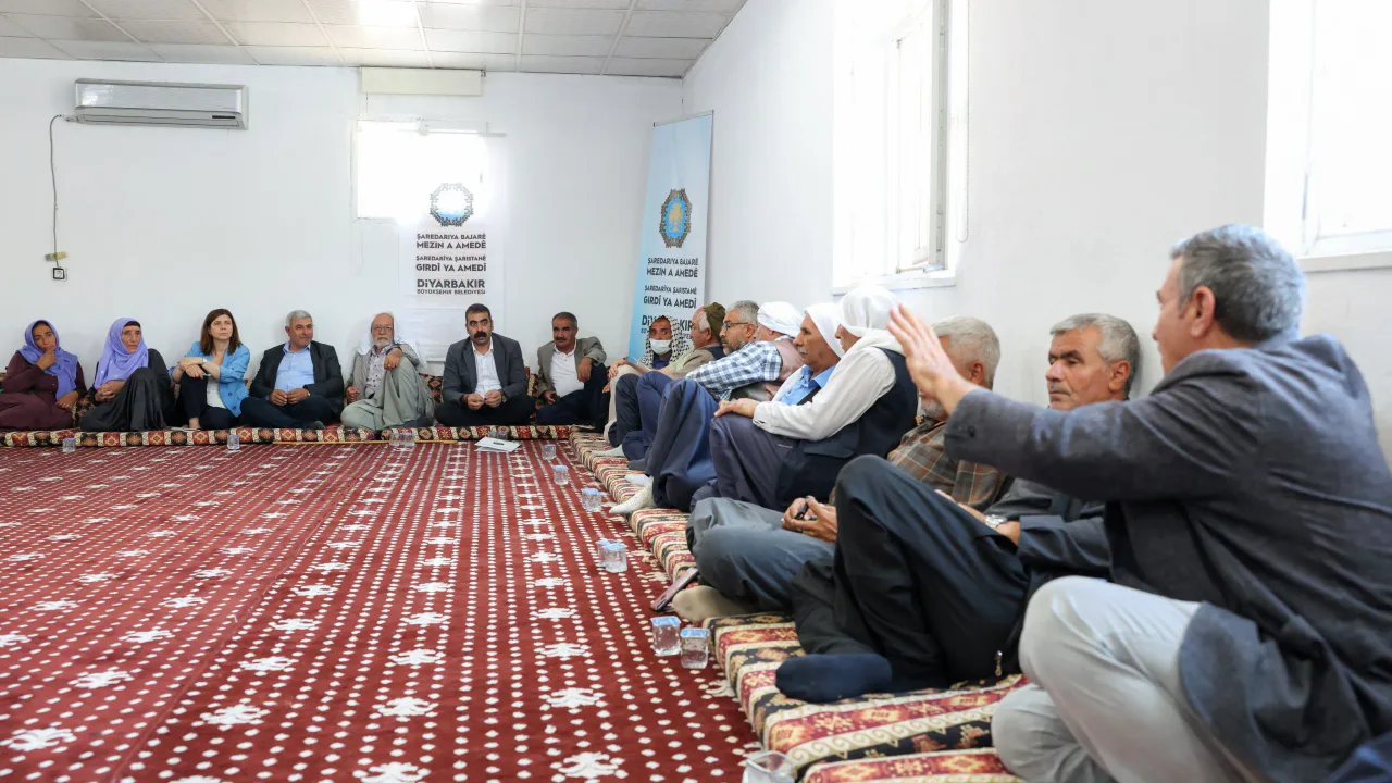 Diyarbakır Büyükşehir Belediyesi Karacadağ'da halkı dinledi