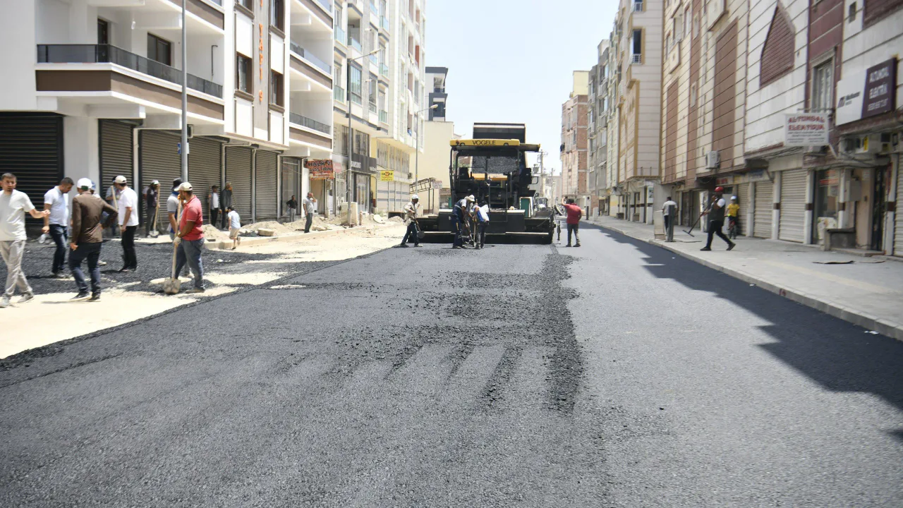 Diyarbakır Bismil'de Sıcak Asfalt Çalışması Başladı