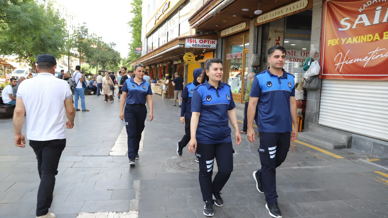 Sur'da Kaldırım Denetimi: Esnaf ve Vatandaş Memnun