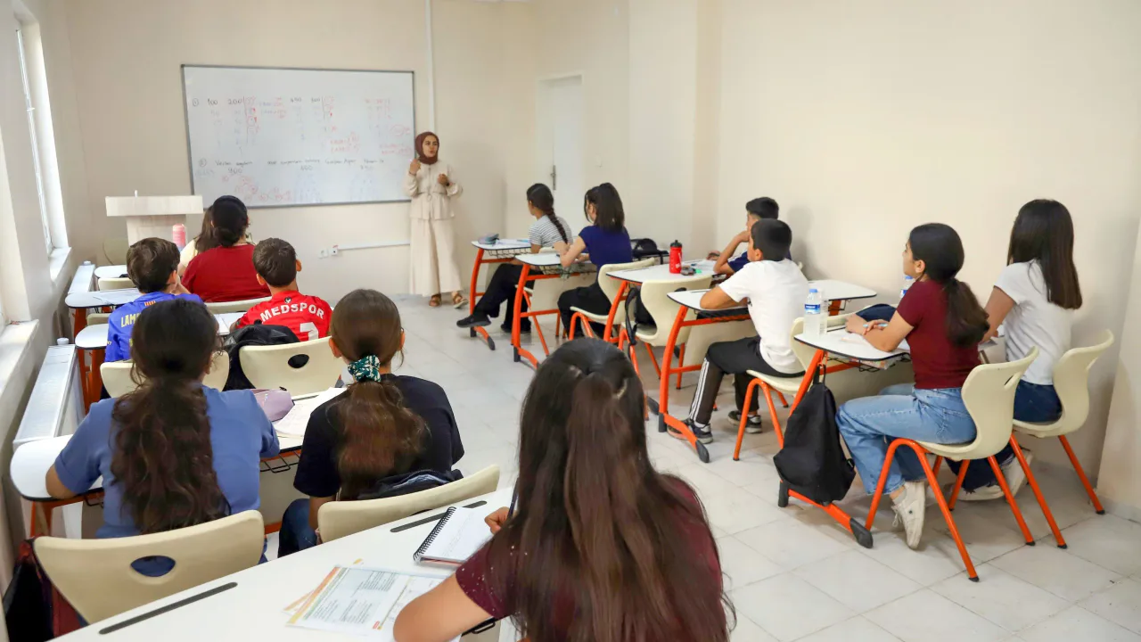 Diyarbakır Büyükşehir Belediyesi Ücretsiz Yaz Kursları Başlattı
