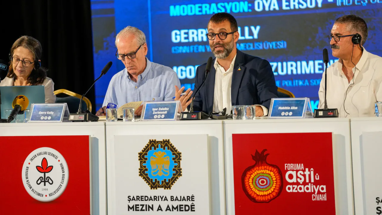 Diyarbakır'da Toplumsal Barış Süreci Konferansı Sürüyor
