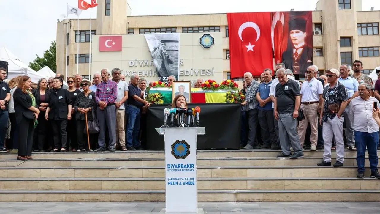 Eski Diyarbakır Belediye Başkanı Mehdi Zana İçin Tören Düzenlendi