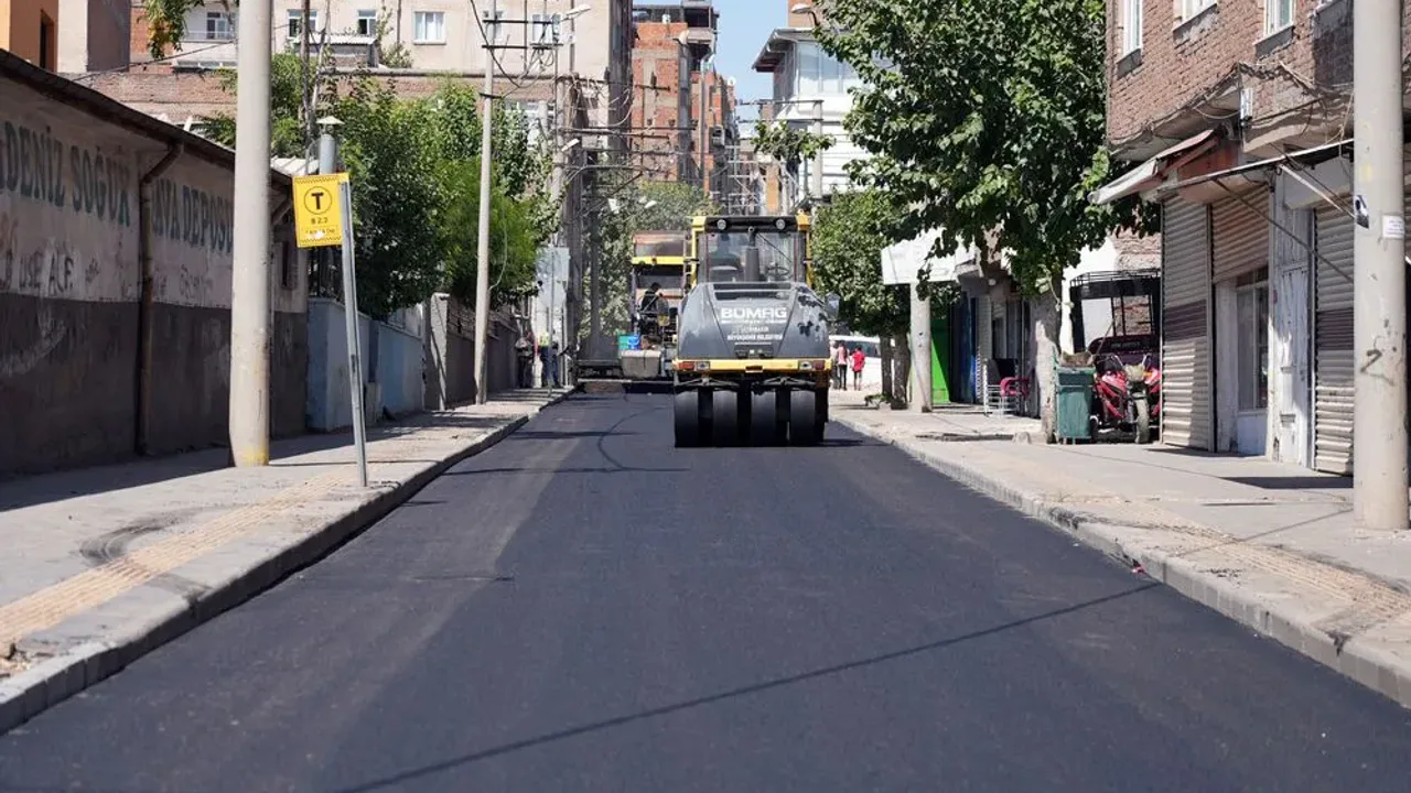 Diyarbakır'da Asfalt Çalışması: Bağlar Caddeleri Yenilendi