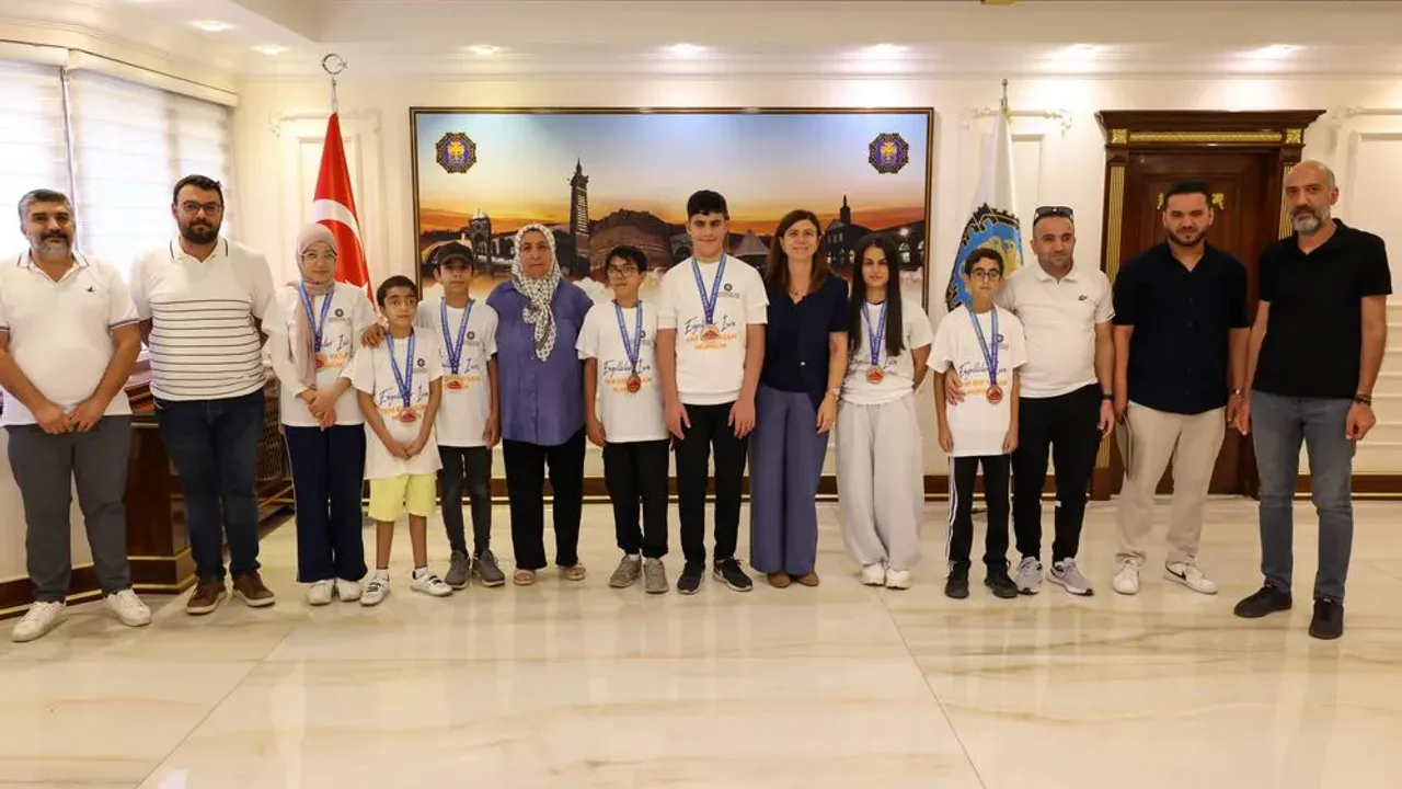 Şampiyon Engelli Sporculardan Eşbaşkan Serra Bucak'a Ziyaret