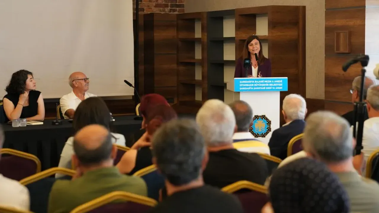 Diyarbakır'da İki Dilli 'Genel Anamnez' Kitabı Tanıtıldı