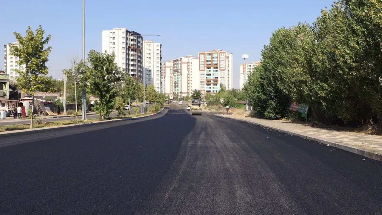 Diyarbakır'da Asfalt Çalışmaları Tamamlanan Caddeler Açıldı