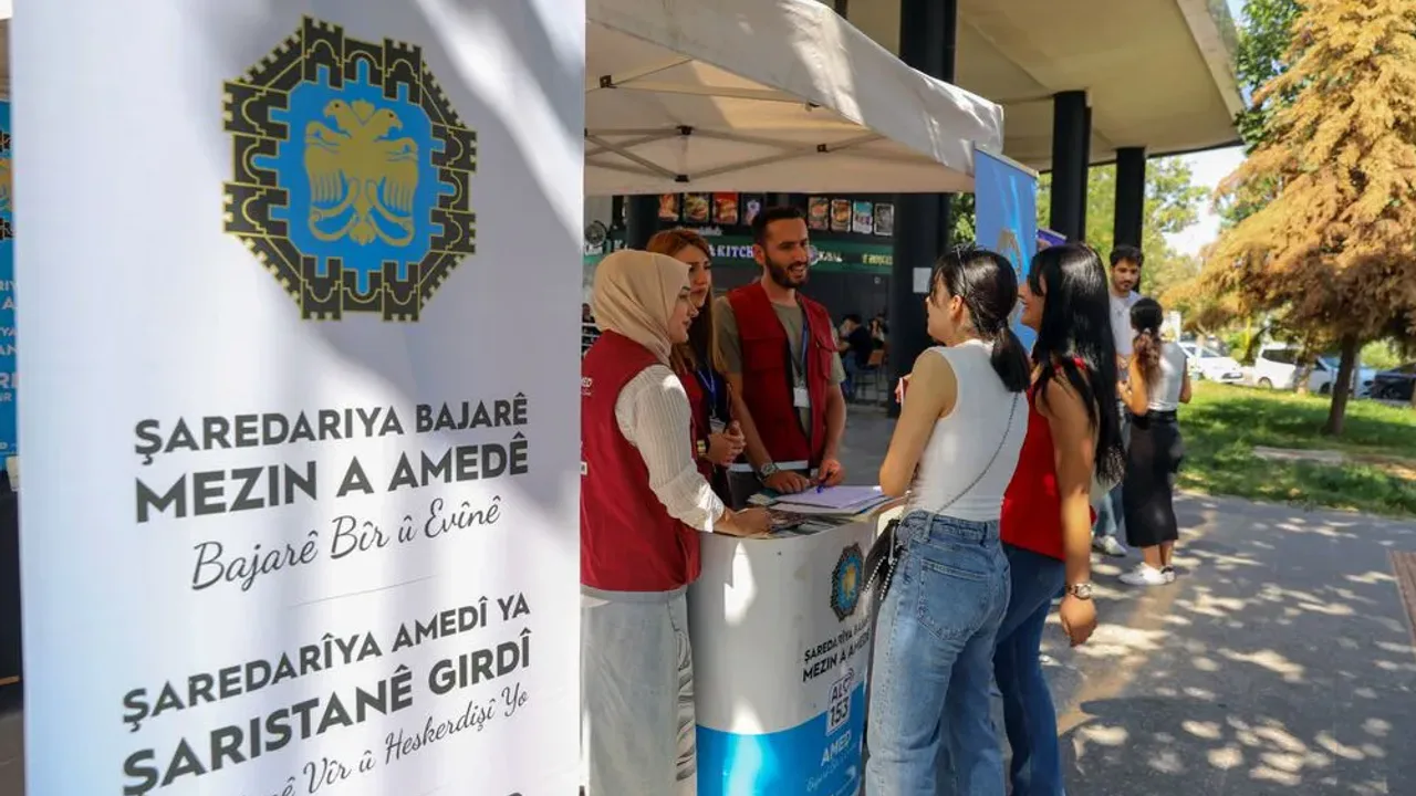 Diyarbakır Büyükşehir'den Üniversitede 'Hoş Geldin' Standı