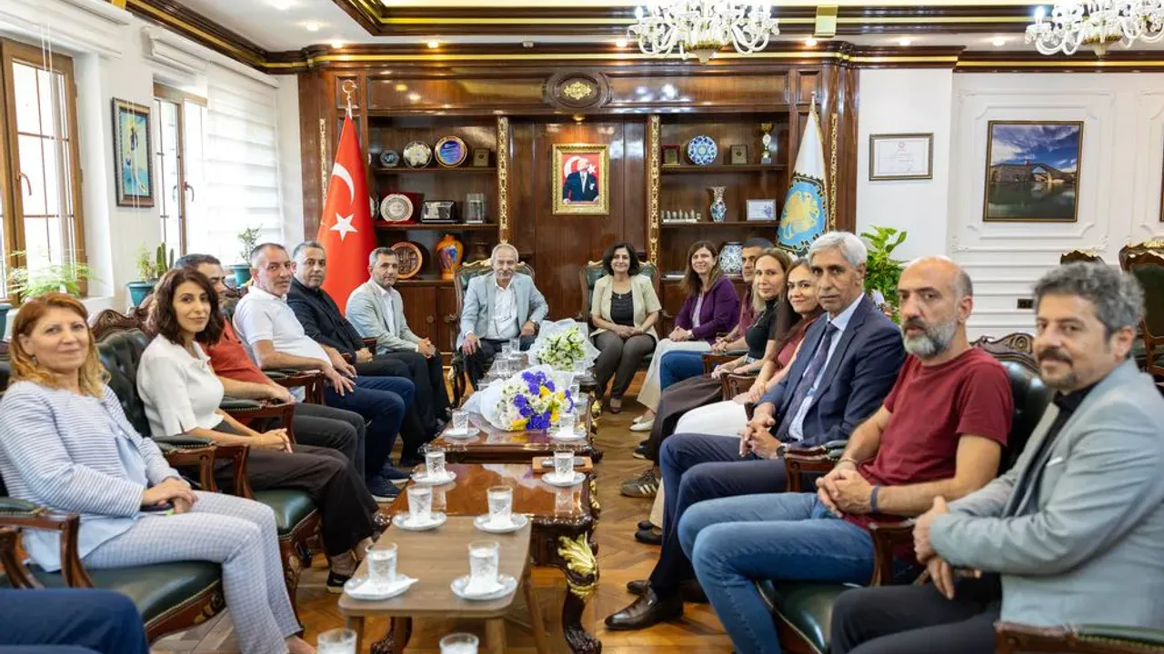 Diyarbakır Eşbaşkanları, Tahliye Olan Selçuk Mızraklı'yı Ağırladı