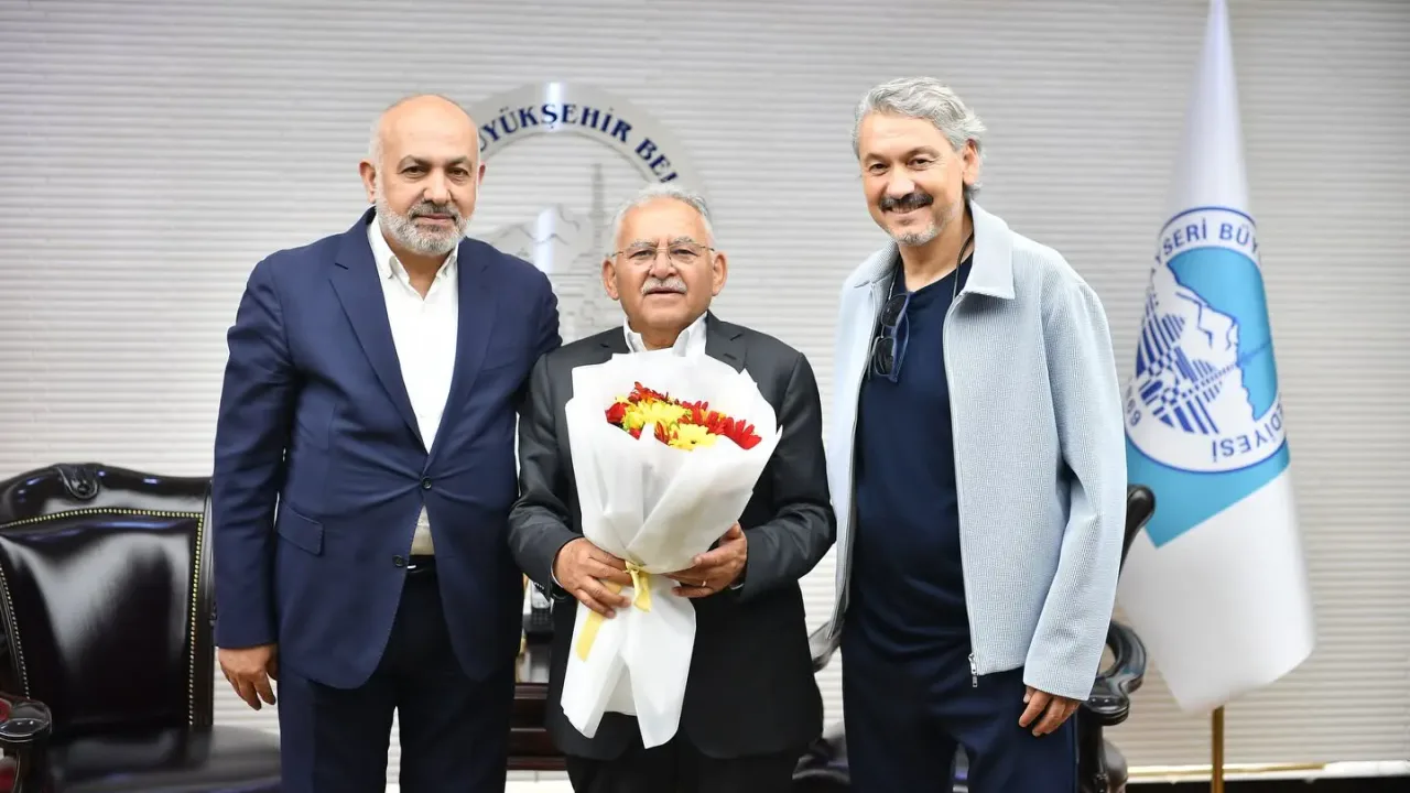 Kayserispor Yeni Yönetimi Başkan Büyükkılıç'ı Ziyaret Etti