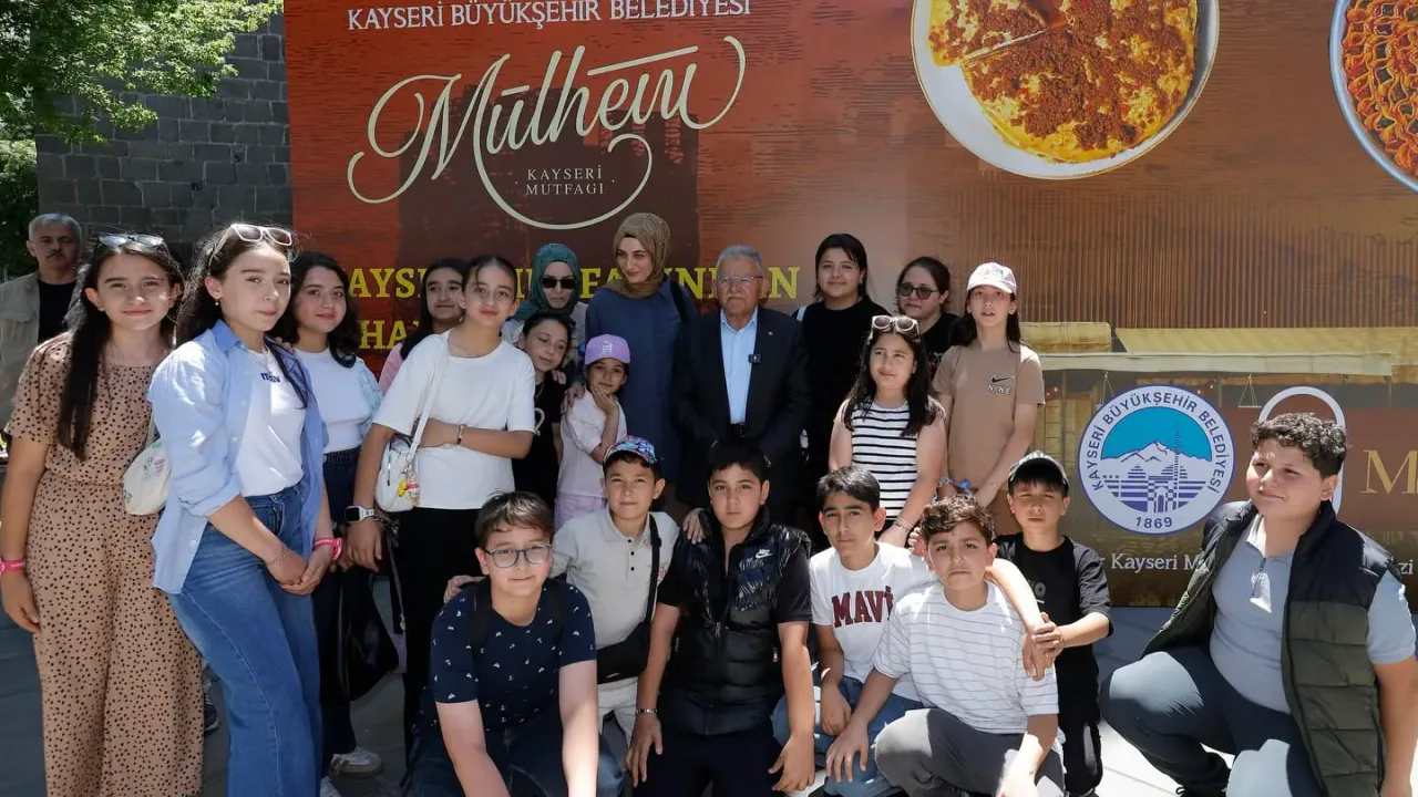 Büyükkılıç, Kayseri Kalesi Ziyaretinde Vatandaşlarla Buluştu