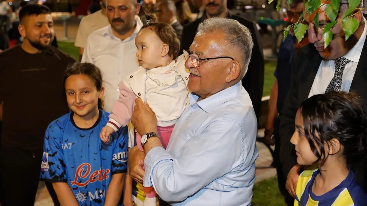 Büyükkılıç, Kayseri Millet Bahçesi'nde Vatandaşlarla Buluştu