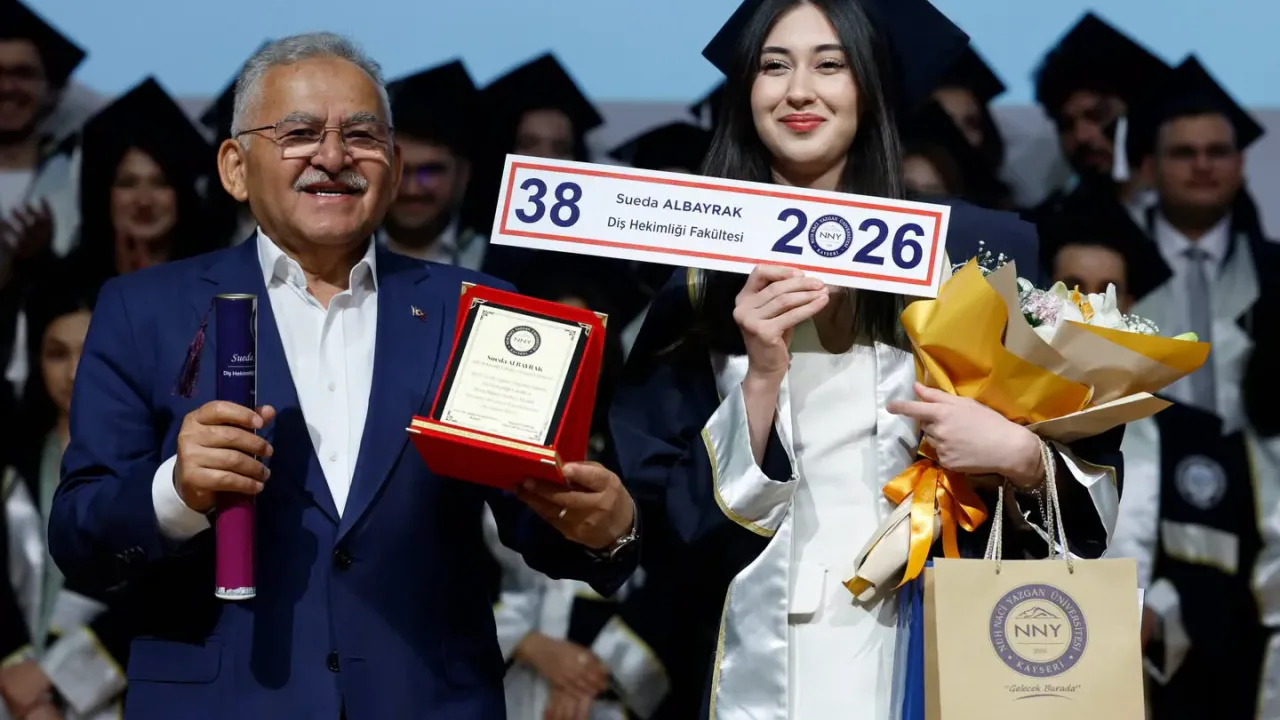 Başkan Memduh Büyükkılıç NNYÜ Mezuniyet Törenine Katıldı