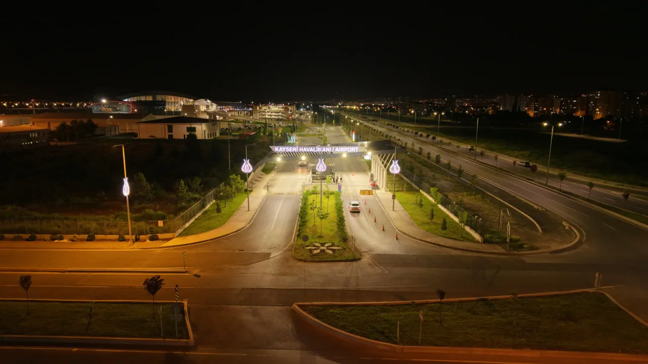 Kayseri Havalimanı Yolunda Dekoratif Aydınlatma Çalışması