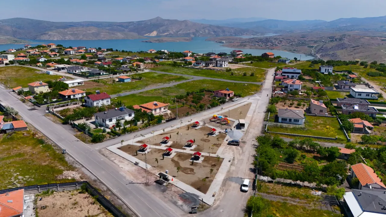 Kayseri Büyükşehir Belediyesi Çevril Mahallesi'ne Yeni Park Yaptı