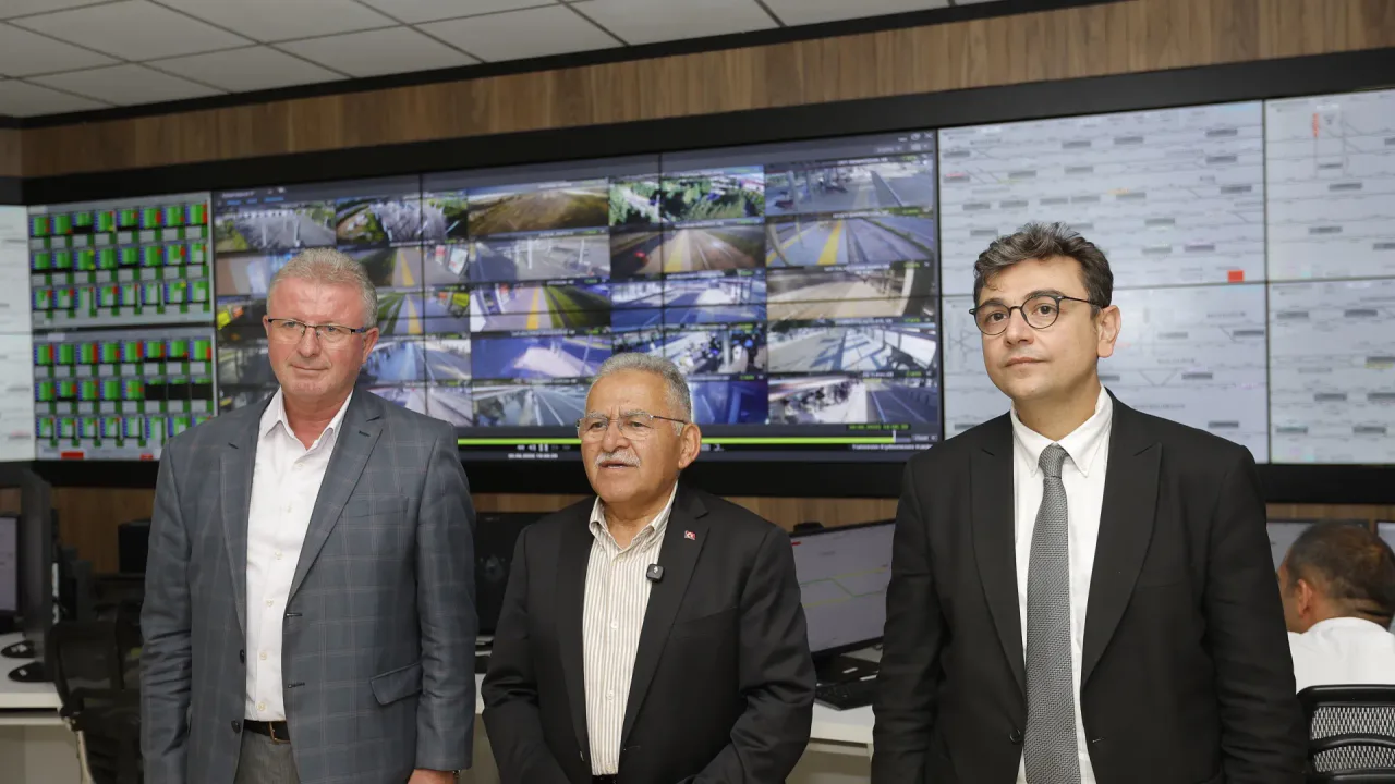 Büyükkılıç, Kayseri Ulaşım A.Ş. Kontrol Merkezi'ni İnceledi