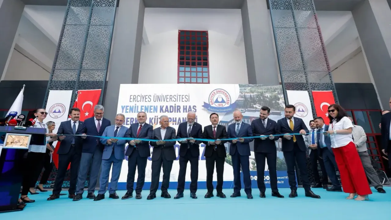 Kadir Has Merkez Kütüphanesi Yenilenen Yüzüyle Açıldı
