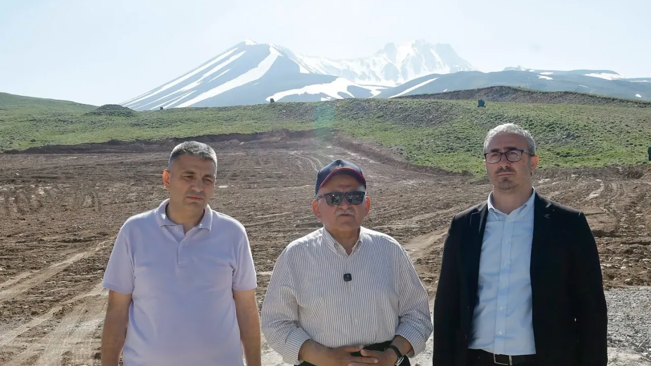 Erciyes Kayak Merkezi'ne Yürüyen Bant Tesisi Yapılıyor