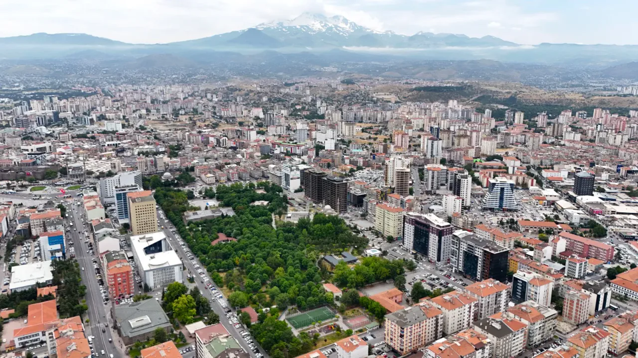 Kayseri Büyükşehir Belediyesi Mimarsinan Parkı'nı Yeniliyor
