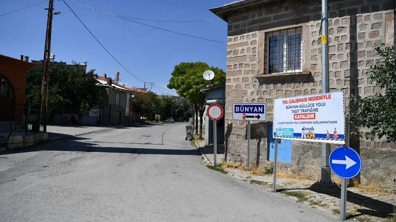Kayseri Büyükşehir Belediyesi Bünyan'da Yol Yeniliyor
