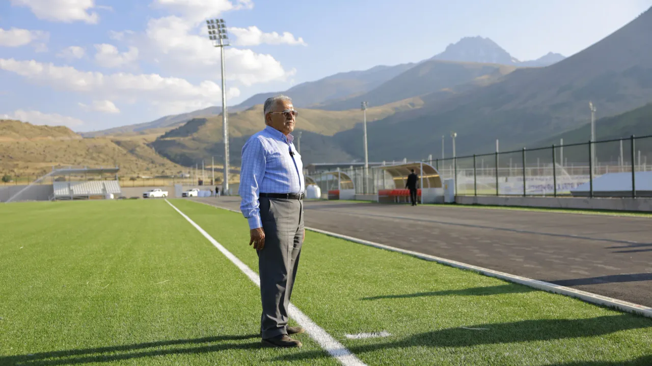 Başkan Büyükkılıç Erciyes'teki Atletizm Pistini İnceledi
