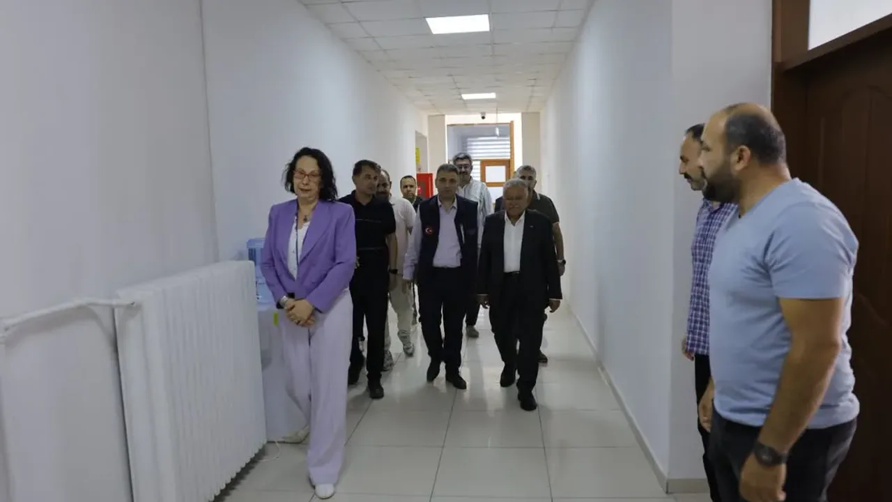 Başkan Büyükkılıç, Kayseri Devlet Tiyatrosu'nda İnceleme Yaptı