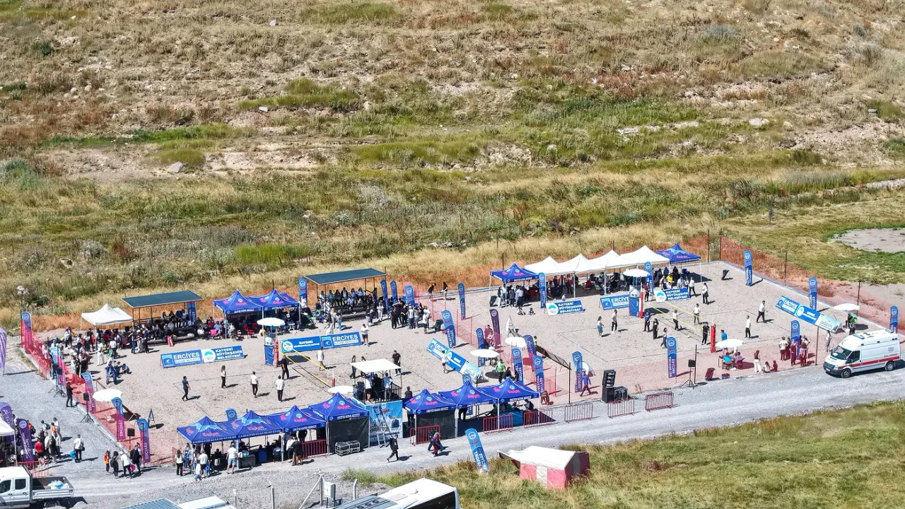 Erciyes'te 2 Bin 200 Metrede Plaj Voleybolu Heyecanı Yaşandı