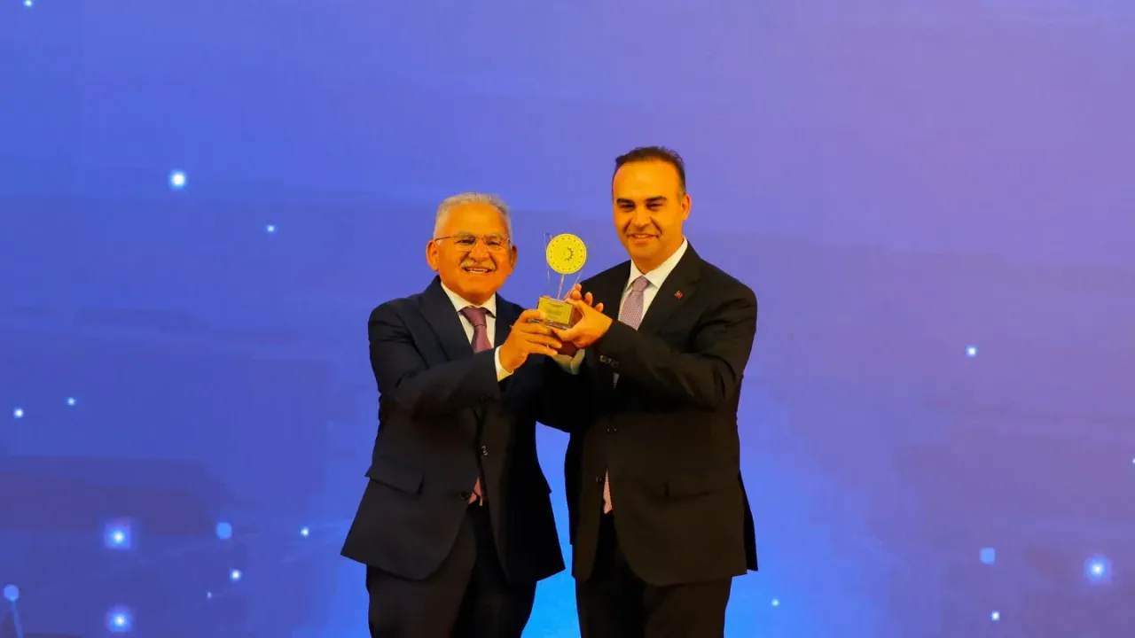 Kayseri Büyükşehir'in Rüzgâr Santrali Ulaşıma Enerji Sağlıyor