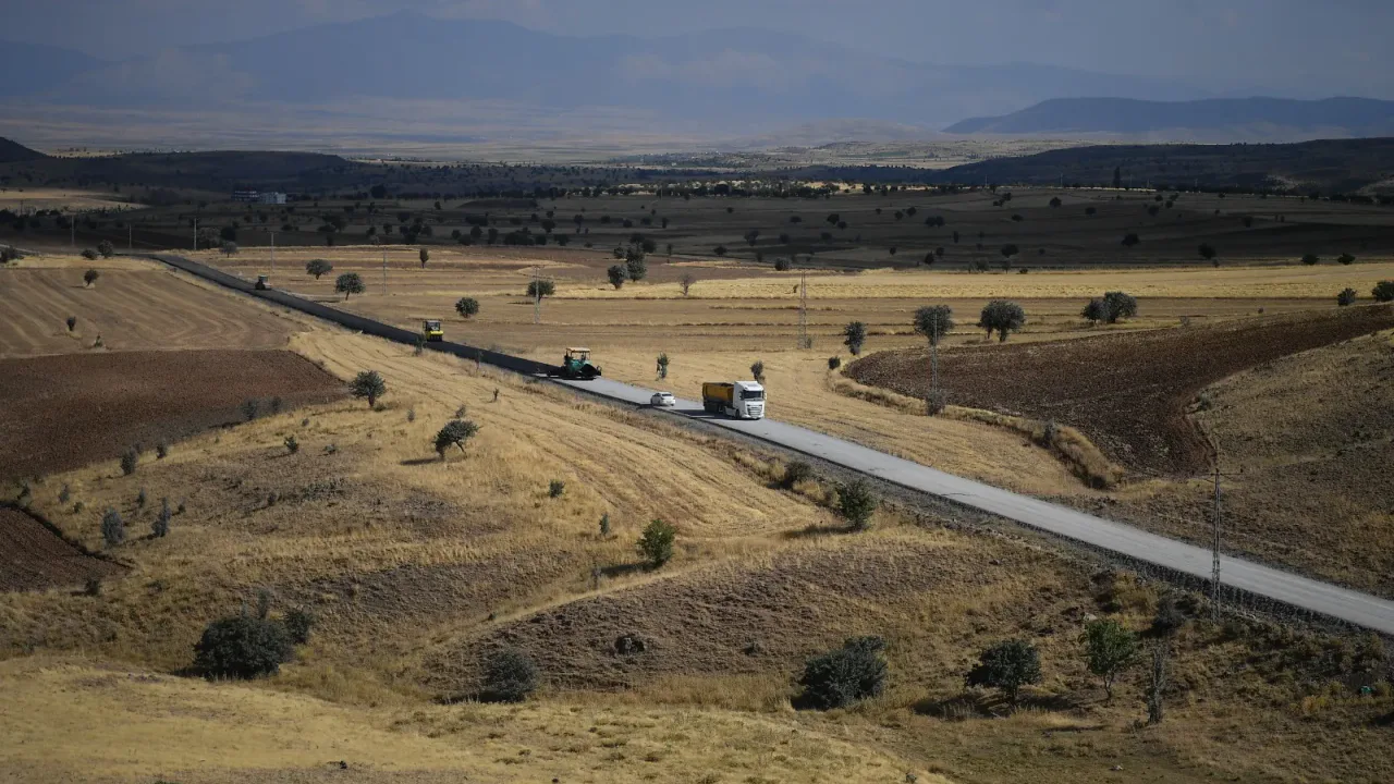 Kayseri'de Tomarza ile Talas Arasındaki Kırsal Yol Yenileniyor