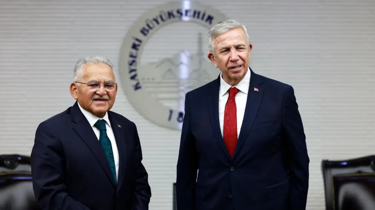 TKB Başkanı Mansur Yavaş, Memduh Büyükkılıç'ı Ziyaret Etti